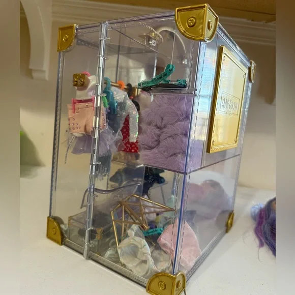 Rainbow High Deluxe Fashion Closet Playset with Doll, Clothes, Shoes and More! - Picture 3 of 12